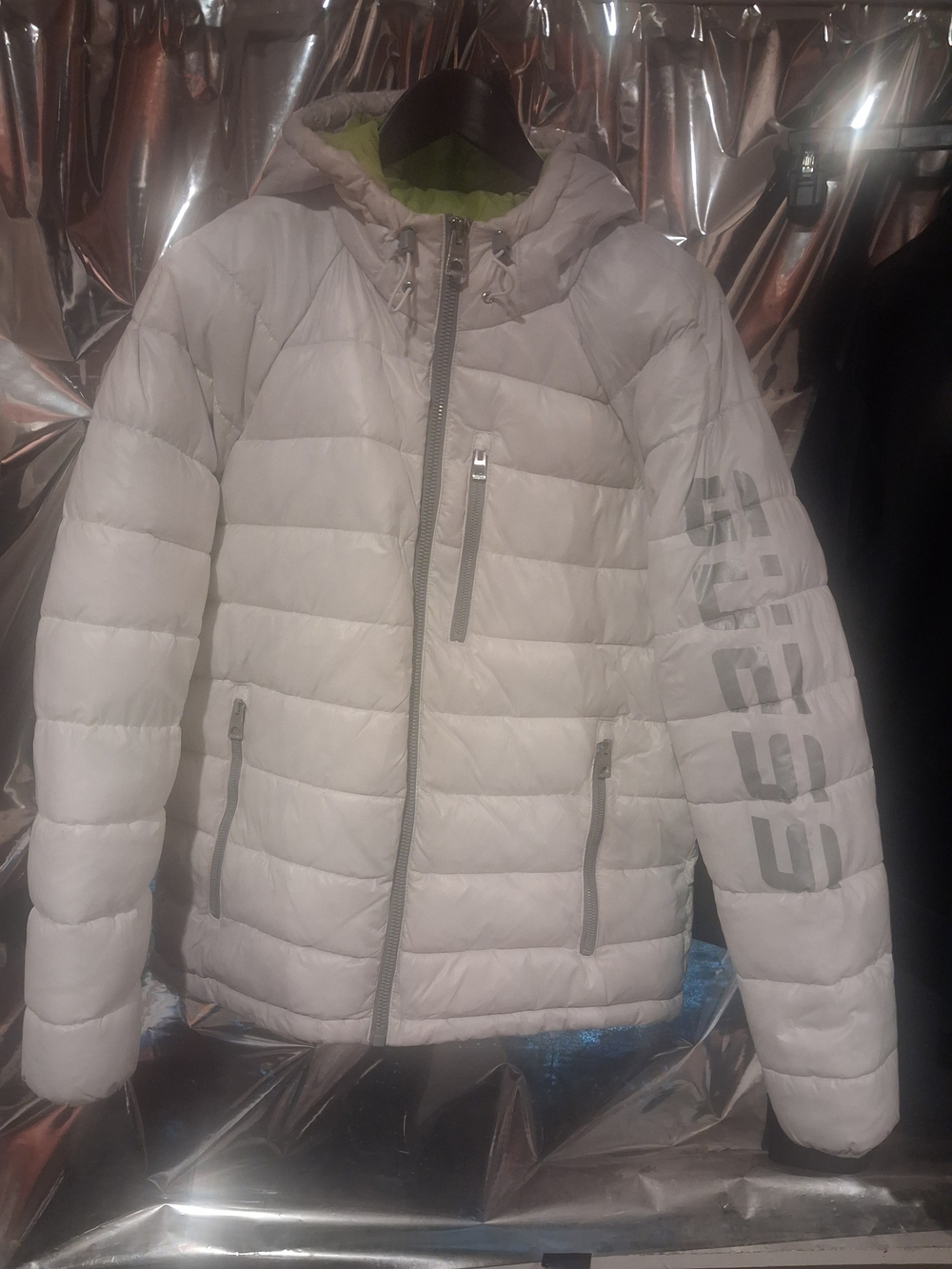 White Guess Puffer Jacket with Hood - Brand: (unspecified)
